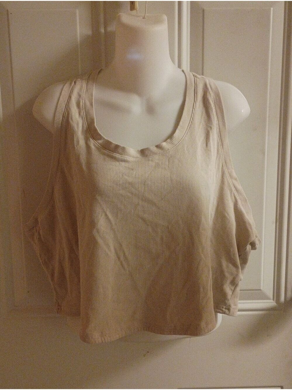 Adidas Women’s Scoop Neck Crop Tank Top in Beige Size 3x